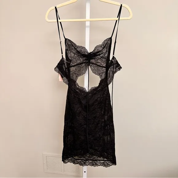 VICTORIA'S SECRETRuched Lace Slip NWT