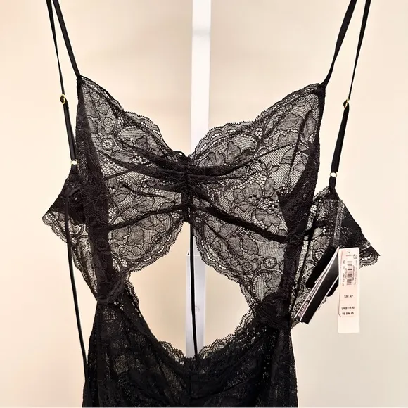 VICTORIA'S SECRETRuched Lace Slip NWT