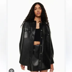 WILFRED ARITZIA The Ganna Black Vegan Leather Shirt Jacket Oversized Boxy XS