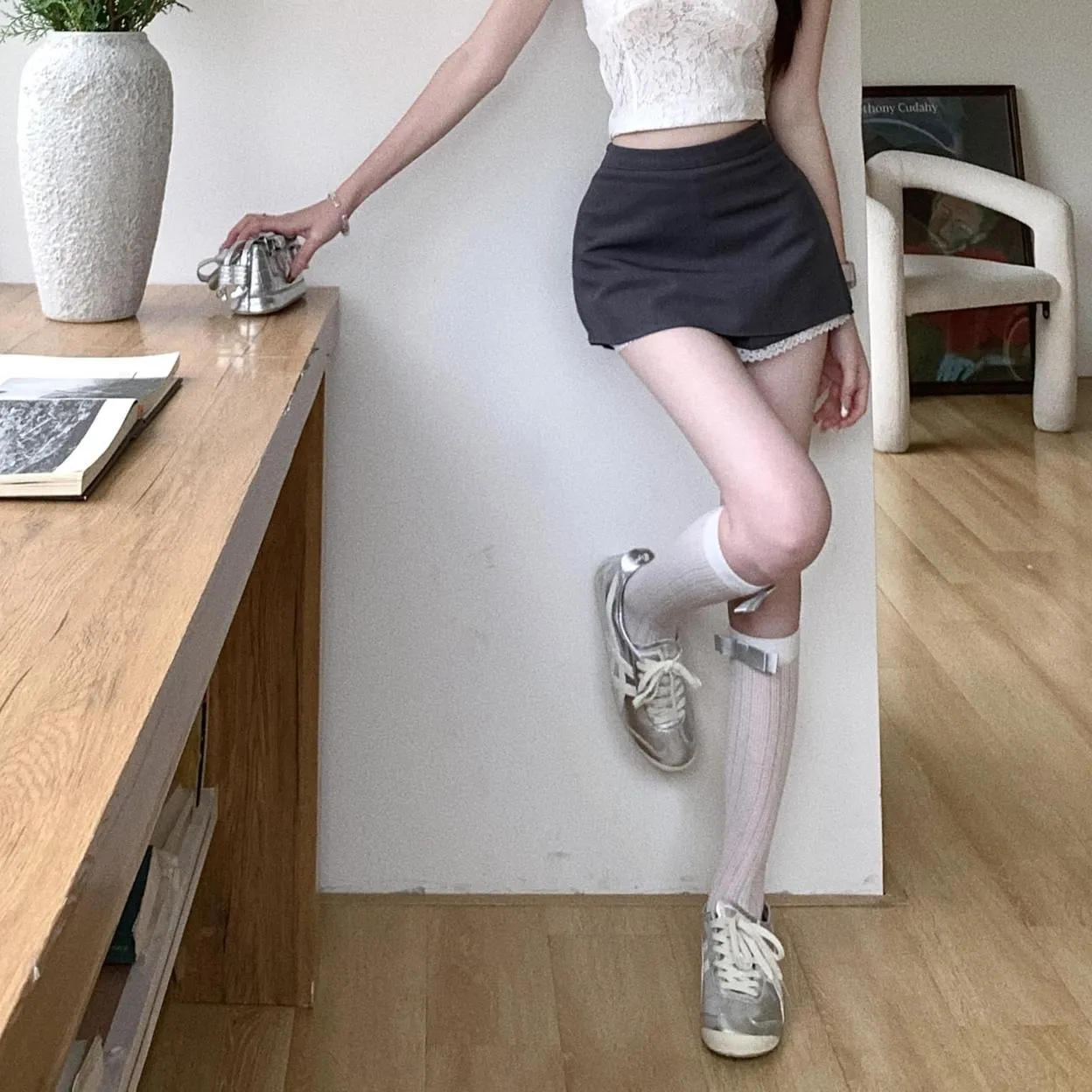 Women's Fitted Solid Color Skirt with Elegant Lace Trim