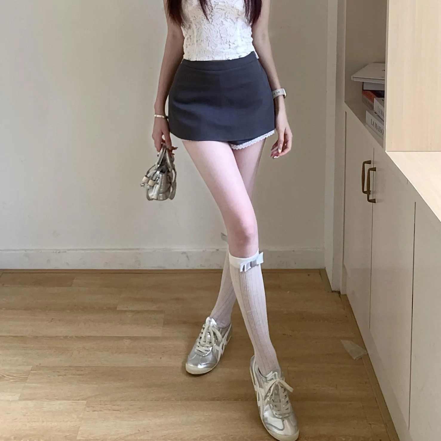 Women's Fitted Solid Color Skirt with Elegant Lace Trim